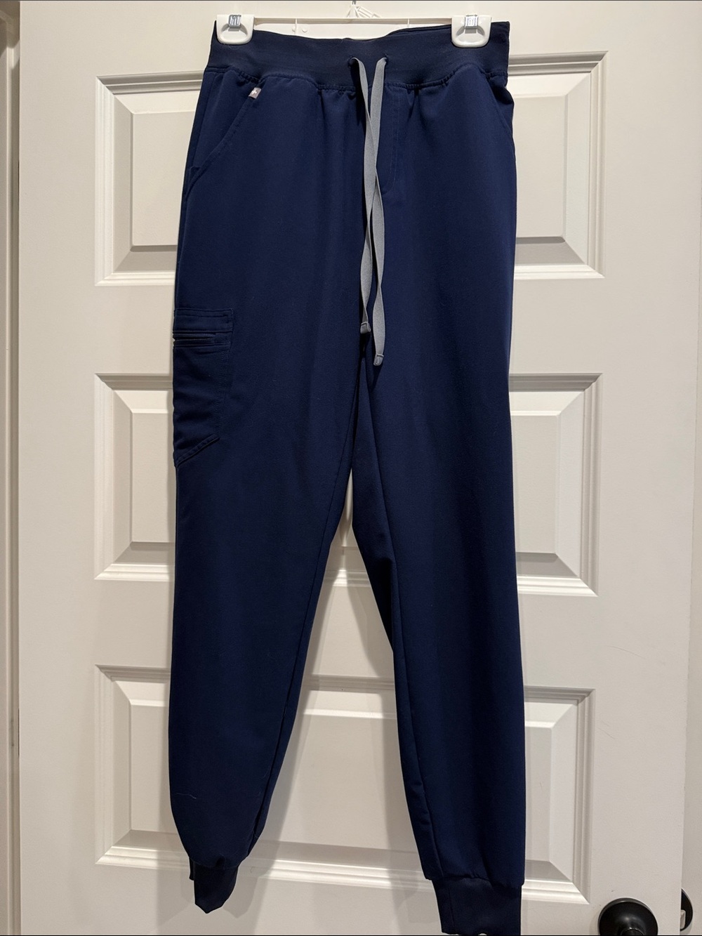 Figs woman’s high waisted Navy Jogger Sweatpants with Gray Drawstring